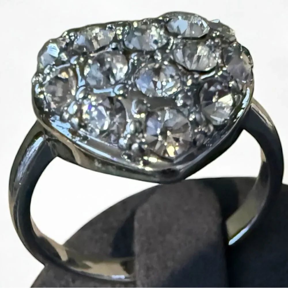 Silver Heart Rhinestone Statement Ring Size 9 Romantic Sparkle - Picture 8 of 16